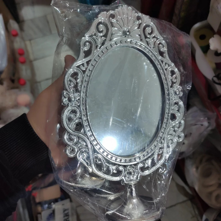آینه و شمعدان رومیزی اقتصادی آینه و شمعدان کوچک سفره عقد آینه شیشهای با دو شمعدان پلاستیکی آینه و شمعدان نقرهای رومیزی ست آینه و شمعدان مناسب هفت سین