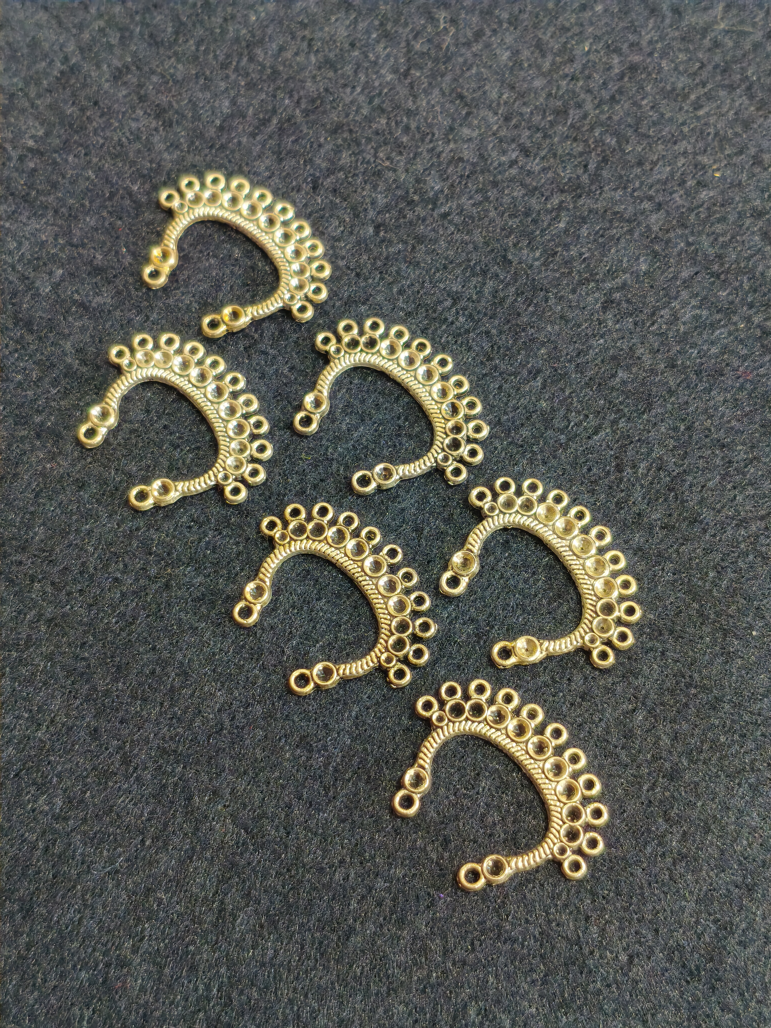 پلاک و آویز طرح استیل مدل تاج نقره‌ای